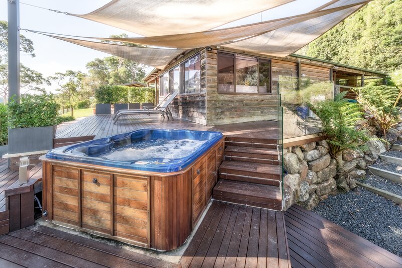 Hot Tub/Spa and BBQ